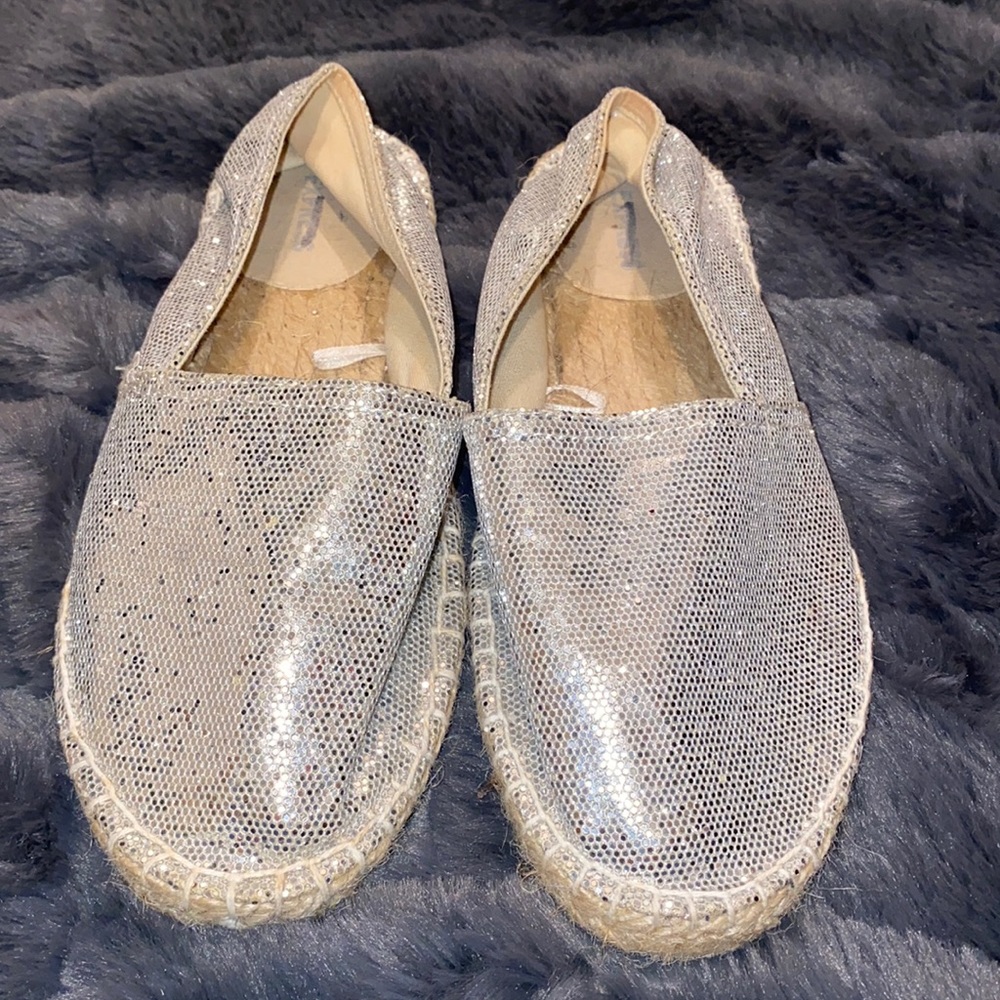 🔴Women’s Express Size 8 Sparkle Flats 💫